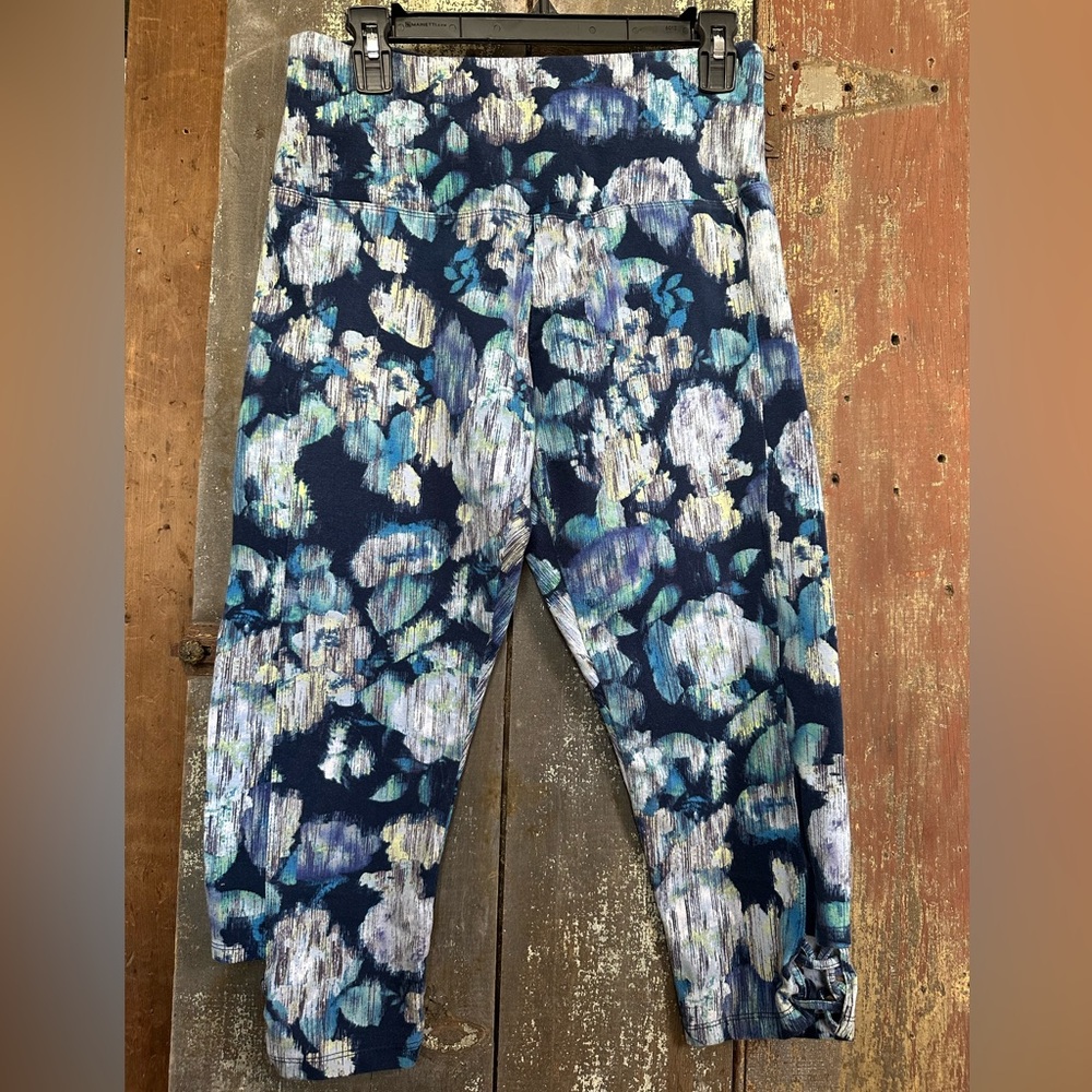 Women’s Size M Intro Love The Fit Capri Leggings